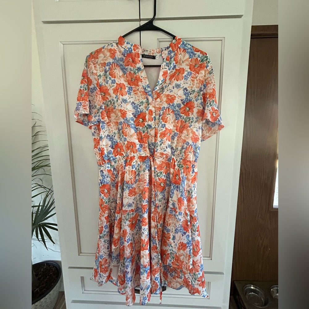 NWOT- Kojooin Floral Short Sleeve Dress